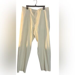 Gap men’s khaki trouser butter color. Career work pants pockets pleated. 38x32